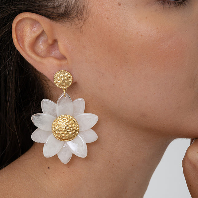 Boucles pendantes - rond martelé et fleur en résine