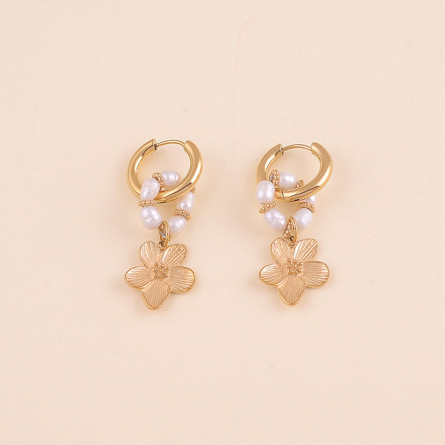 Créoles - anneau de perles d'eau douce et fleur