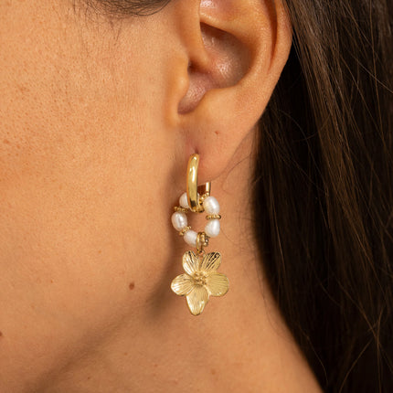 Hoop earrings - freshwater pearl and flower