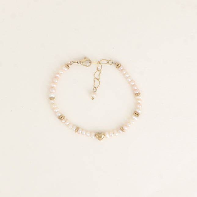 Bracelet sur câble - perles d'eau douce et coeur
