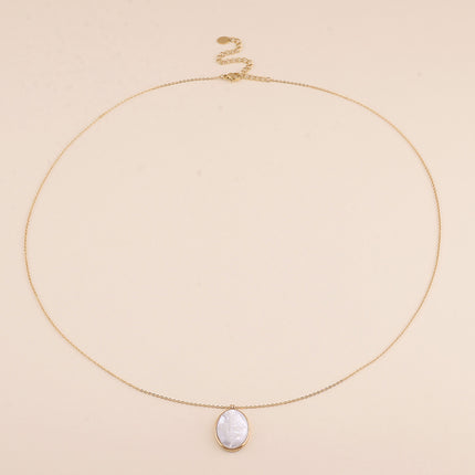 Collier - pendentif ovale nacrée avec croix religieuse