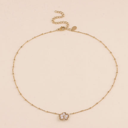 Collier - fleur en pierre naturelle et perles rondes