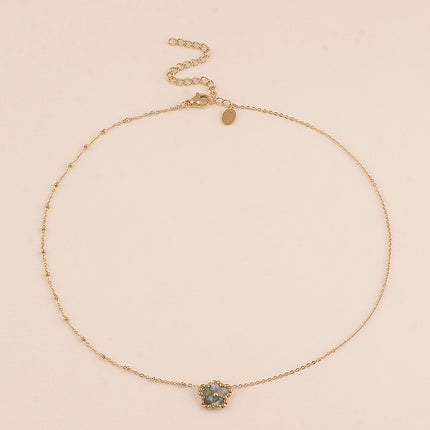 Collier - fleur en pierre naturelle et perles rondes