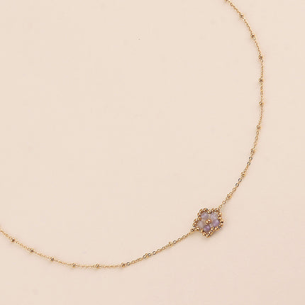 Collier - fleur en pierre naturelle et perles rondes