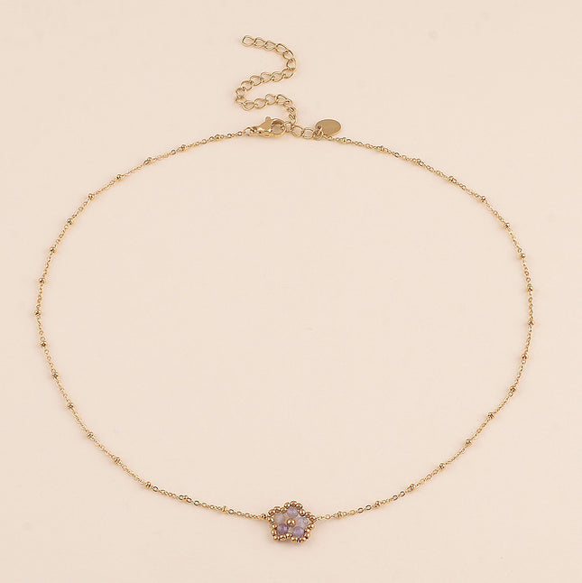 Collier - fleur en pierre naturelle et perles rondes