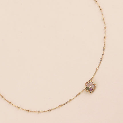 Collier - fleur en pierre naturelle et perles rondes