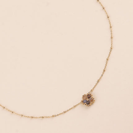 Collier - fleur en pierre naturelle et perles rondes