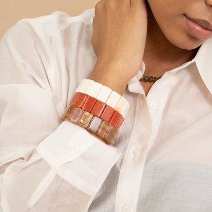Bracelet élastique - perles rectangulaires en résine colorée