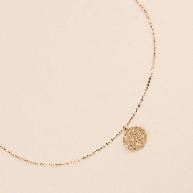 Collier - médaillon rond avec soleil et étoiles
