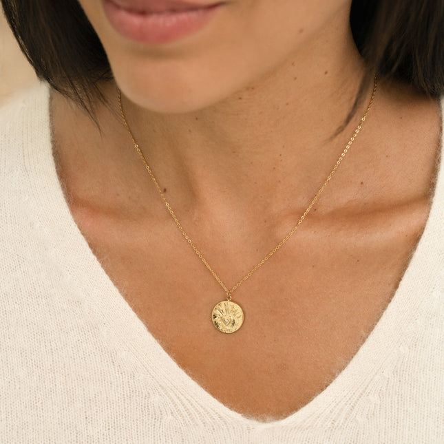 Collier - médaillon rond, coeur, oeil, love, étoiles et flèches