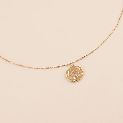 Collier - médaillon rond avec étoile gravée et cristal