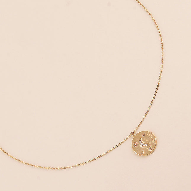 Collier - médaillon rond, lune, étoiles et oxydes de zirconium