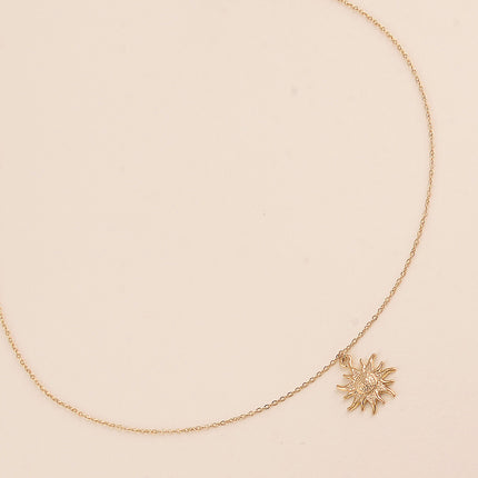 Collier - soleil aux contours flamboyants