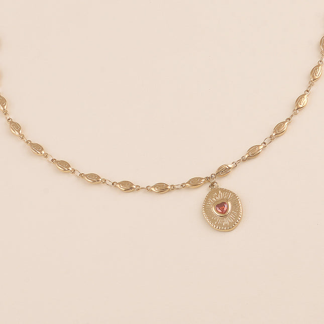 Collier - maillons coquilles et pendentif ovale texturé avec coeur en cristal
