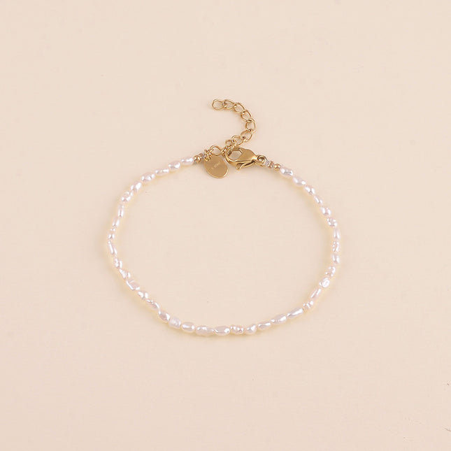 Bracelet sur fil - petites perles d'eau douce