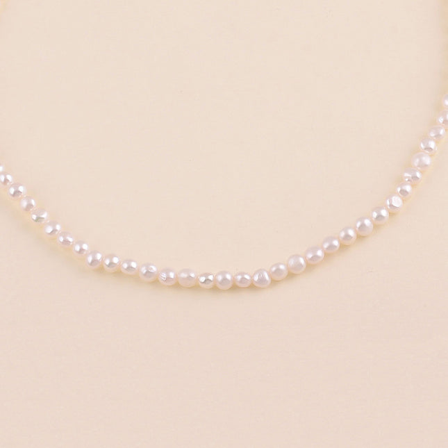 Collier sur fil - perles d'eau douce