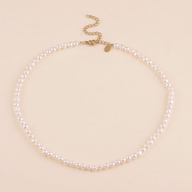 Collier sur fil - perles d'eau douce