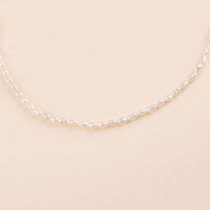 Collier sur fil - perles d'eau douce