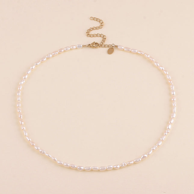 Collier sur fil - perles d'eau douce