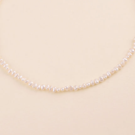 Collier sur fil - perles d'eau douce