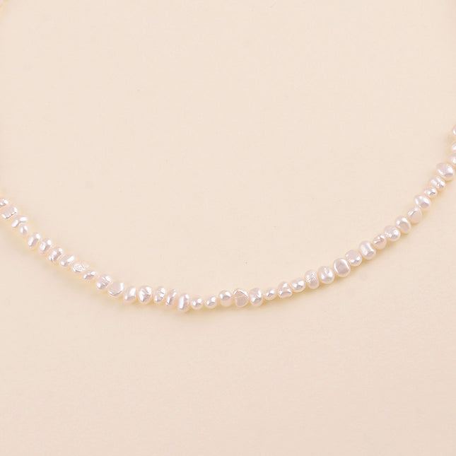 Collier sur fil - perles d'eau douce