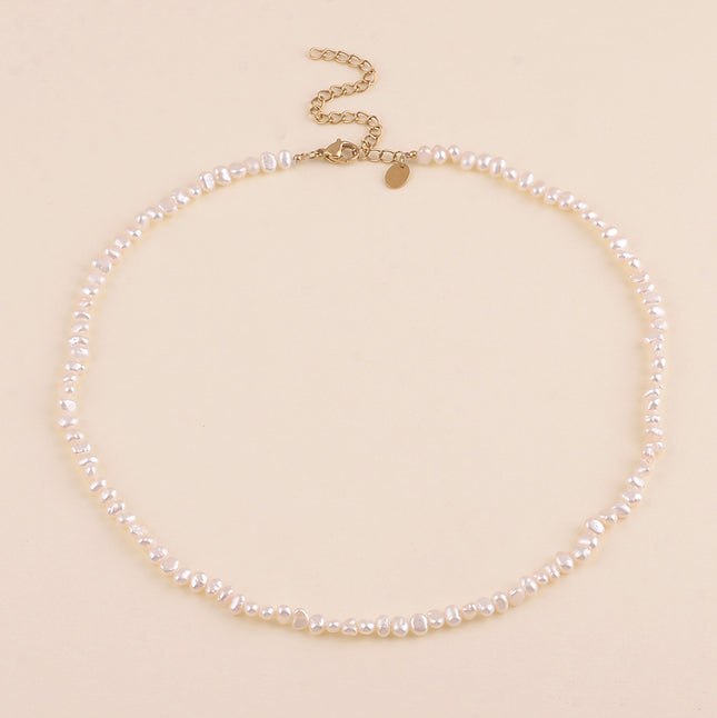 Collier sur fil - perles d'eau douce