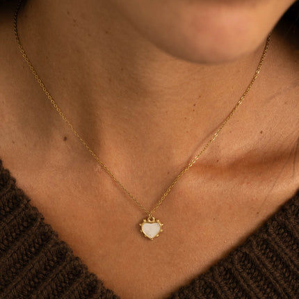 Collier - coeur contour grainé et finition nacre