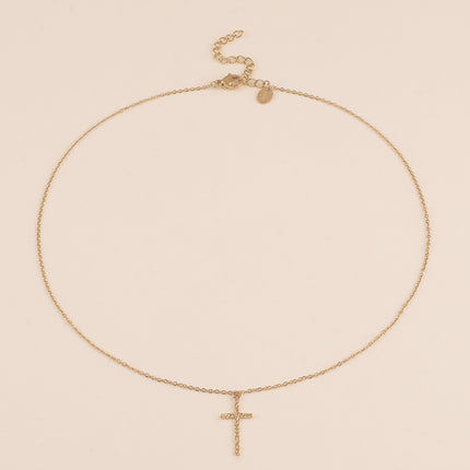 Collier - croix religieuse martelée