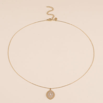 Collier - pendentif ovale ajouré avec cristaux