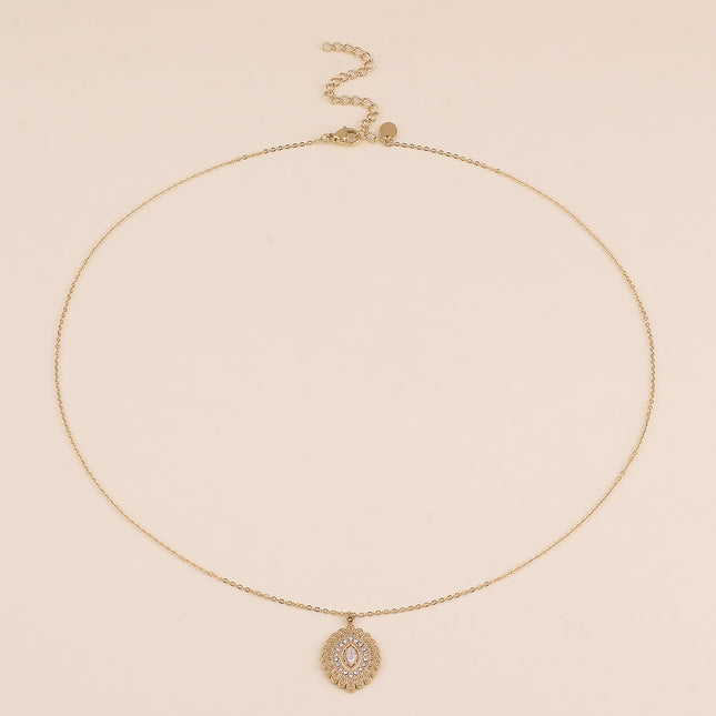 Collier - pendentif ovale ajouré avec cristaux