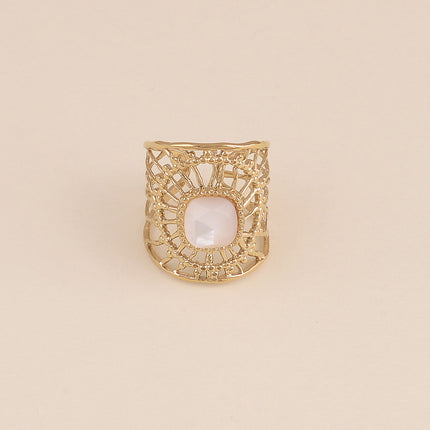 Bague large - motif ensoleillé ajouré et pierre naturelle