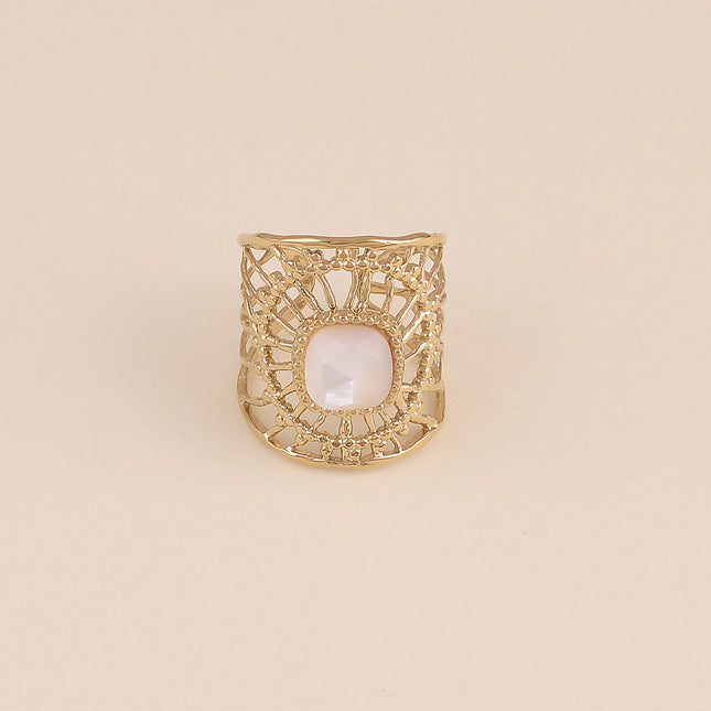 Bague large - motif ensoleillé ajouré et pierre naturelle