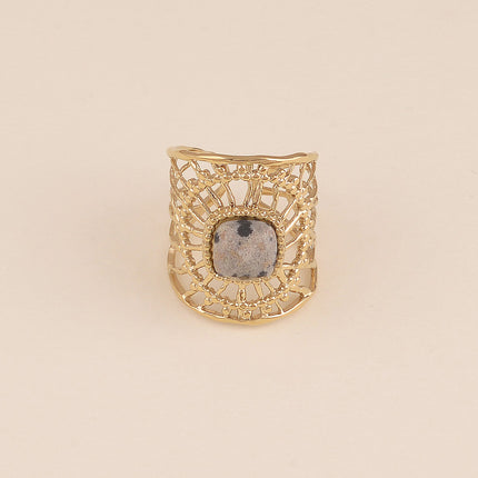 Bague large - motif ensoleillé ajouré et pierre naturelle