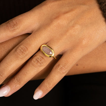 Bague - pièce ovale brossée et pierre naturelle ovale