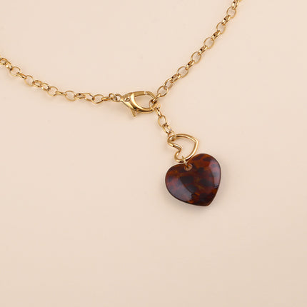 Collier - coeur en résine léopard