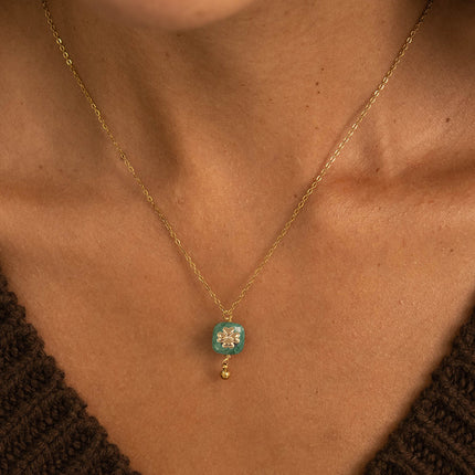 Collier - pierre naturelle carrée et trèfle