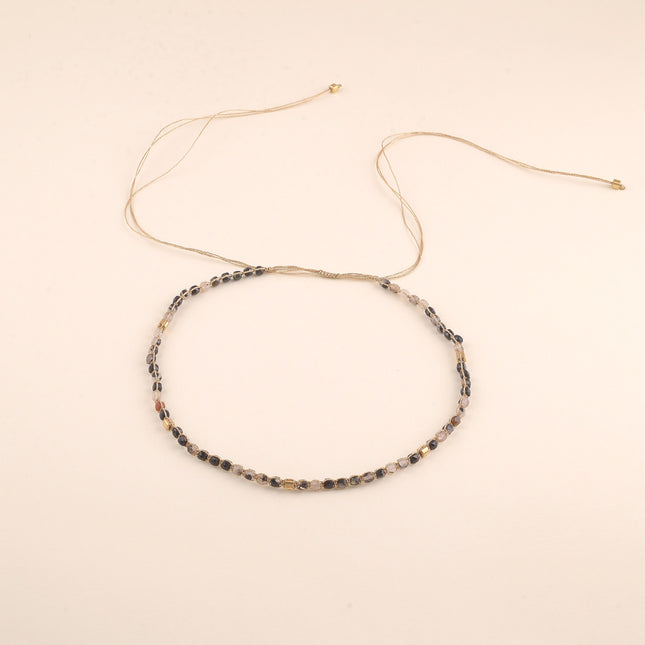 Collier - sur cordon avec pierres naturelles cubiques, fermoir coulissant