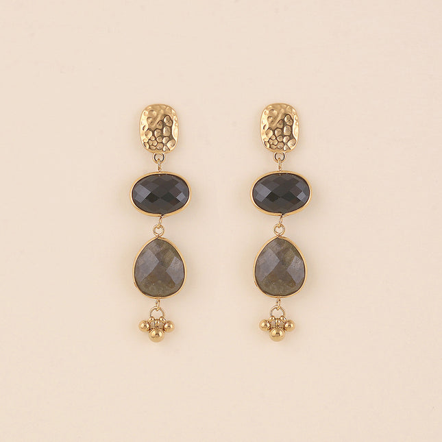Boucles pendantes - pièce rectangulaire martelée, 2 pierres naturelles ovale et triangulaire et 3 boules