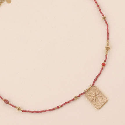 Collier sur fil - pâtes de verre, pierres naturelles et pendentif rectangulaire avec ex-voto, coeur scintillant