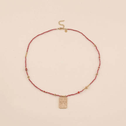 Collier sur fil - pâtes de verre, pierres naturelles et pendentif rectangulaire avec ex-voto, coeur scintillant