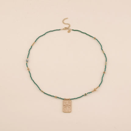 Collier sur fil - pâtes de verre, pierres naturelles et pendentif rectangulaire avec ex-voto, coeur scintillant