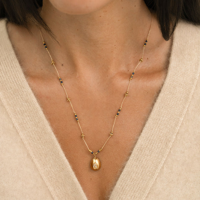 Collier - maille fine serpent, pierres naturelles et pendentif ovale avec cristal goutte