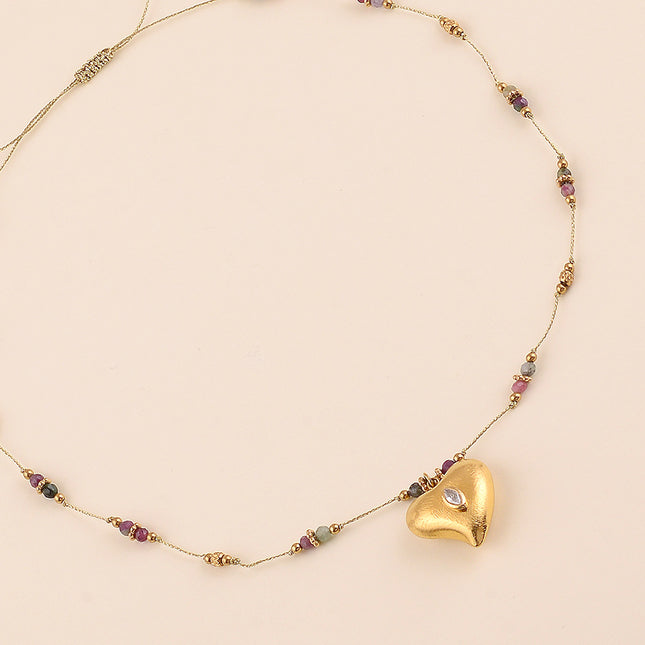 Collier sur fil - perles en acier, pierres naturelles, pendentif coeur brossé avec cristal navette