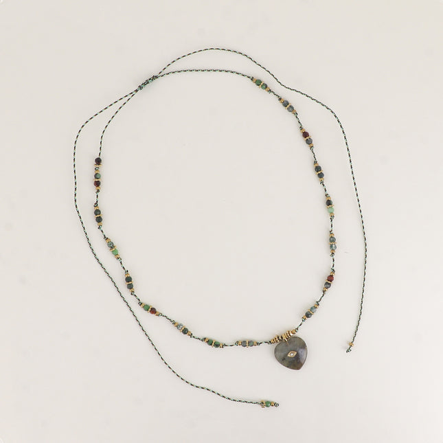 Sautoir sur fil - perles en acier, pierres naturelles et coeur brossé avec oeil et cristal