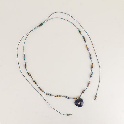 Sautoir sur fil - perles en acier, pierres naturelles et coeur brossé avec oeil et cristal