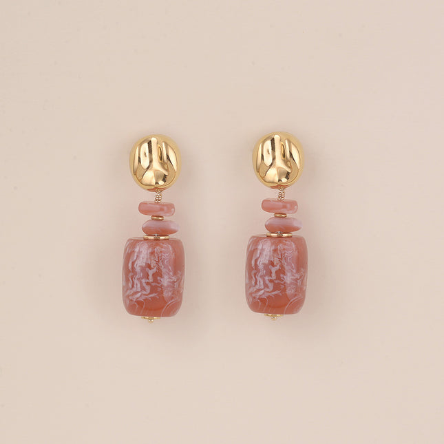 Boucles pendantes - pièce martelée, perles en résine