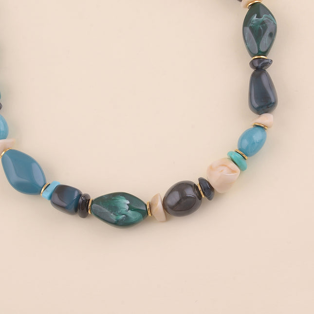 Collier sur fil - perles en résine