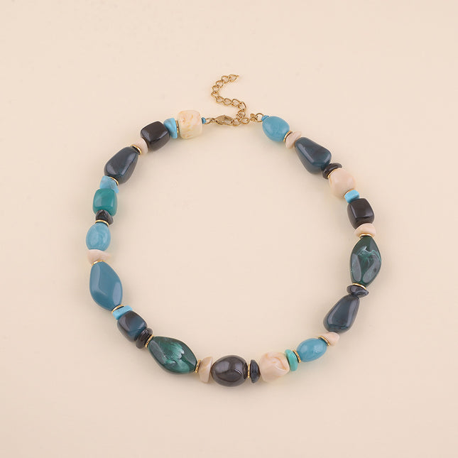 Collier sur fil - perles en résine