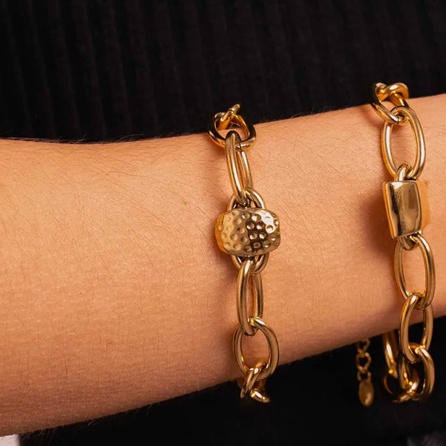 Bailyne bracelet - oval links, dotted pendant