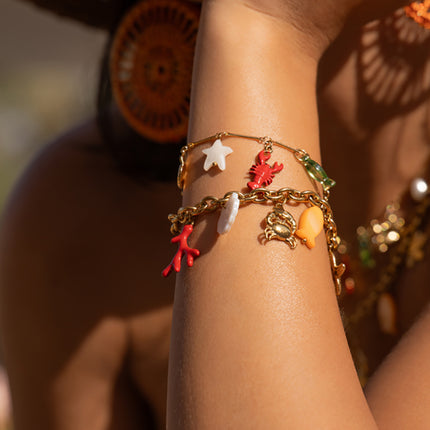 Bracelet Silena - crabe, homard en émail, étoile de mer nacrée, coquillage escargot, poisson en résine, perle d'eau douce et pierres naturelles